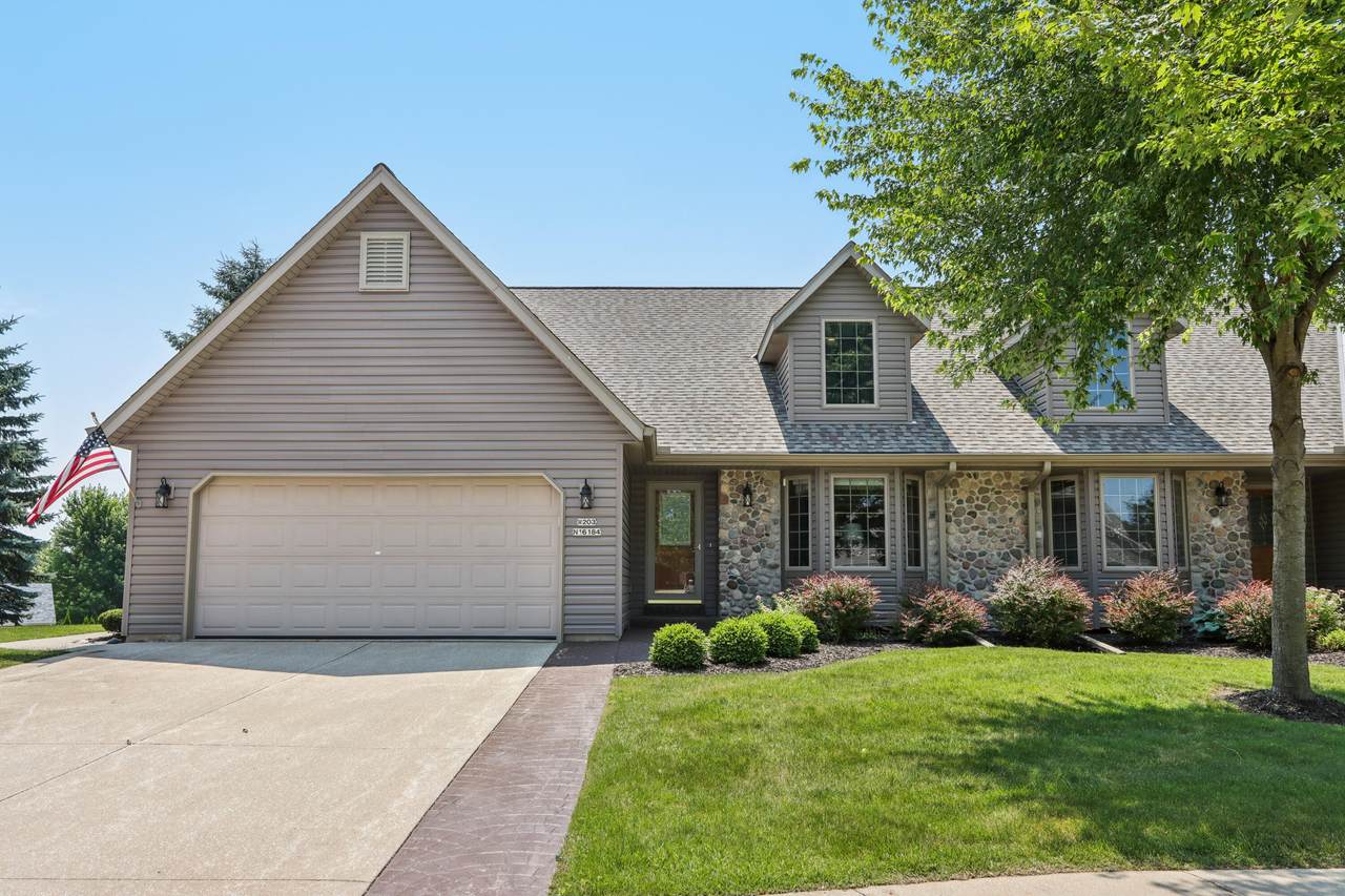 W203N16184 Pin Oak Cir - Photo 1