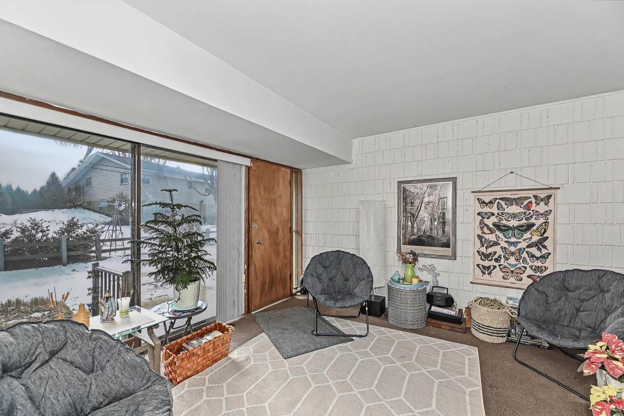 3333 5th Ave - Photo 1