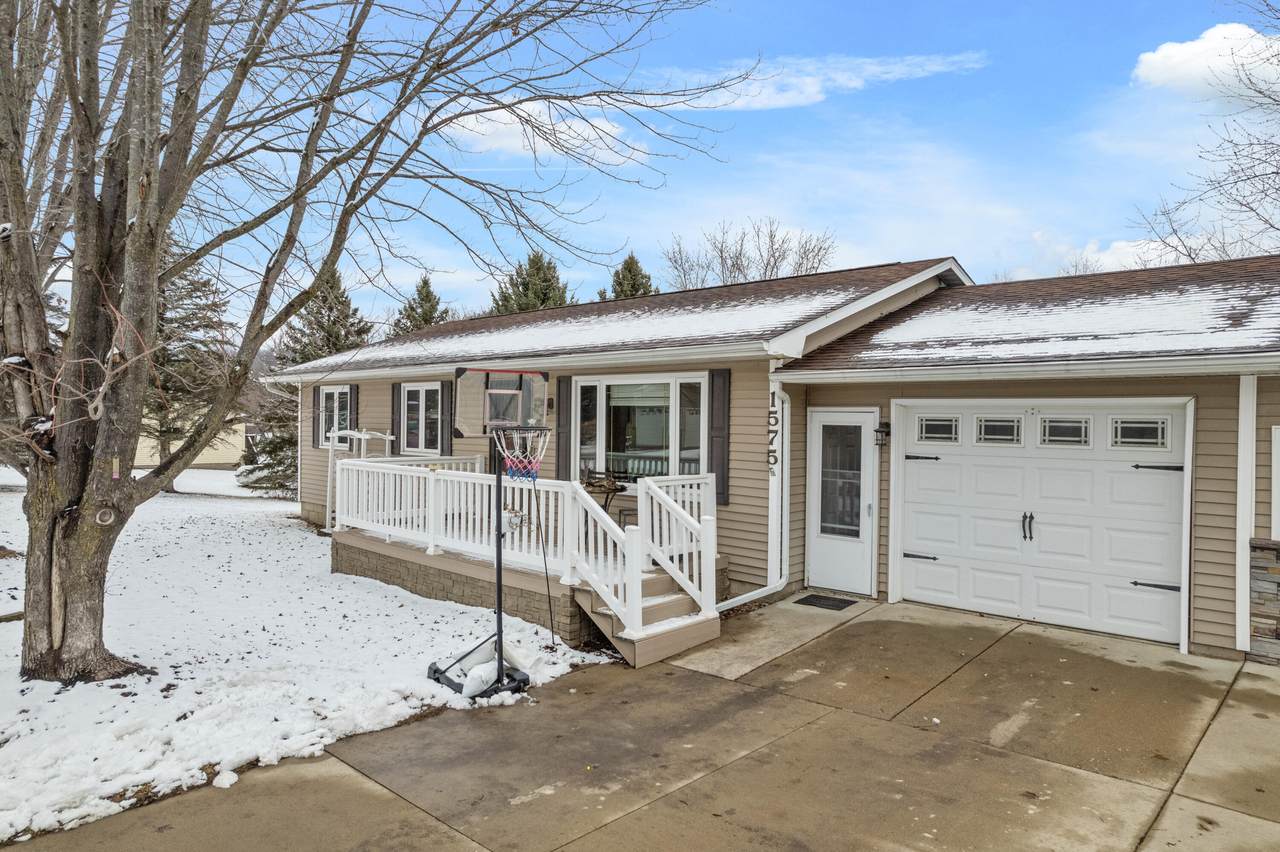1575 Hillview Dr - Photo 1