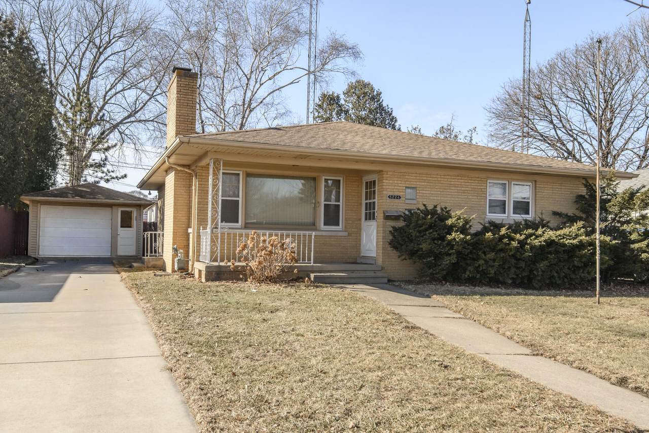 5224 38th Ave - Photo 1