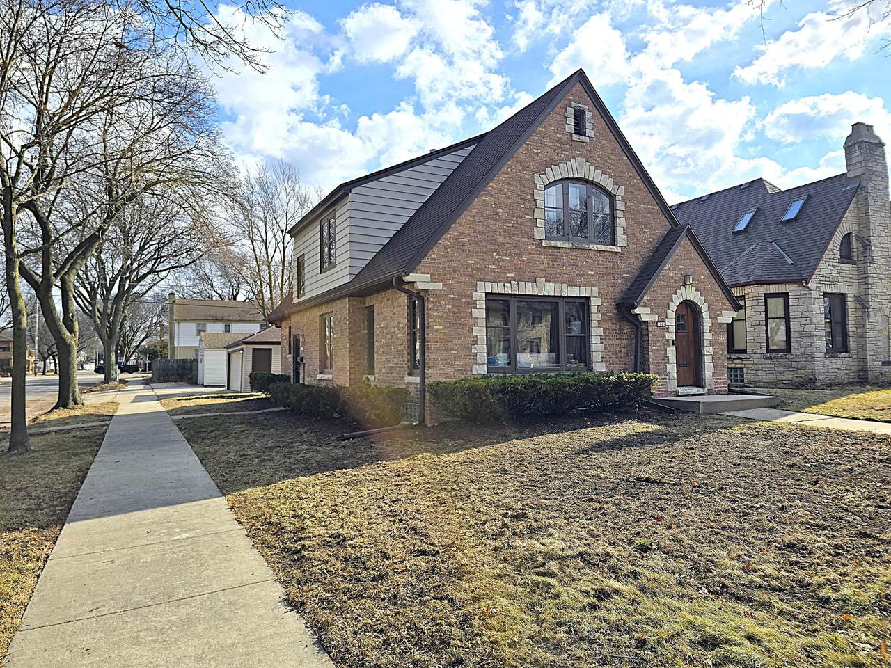 5601 Brooklyn Pl - Photo 1