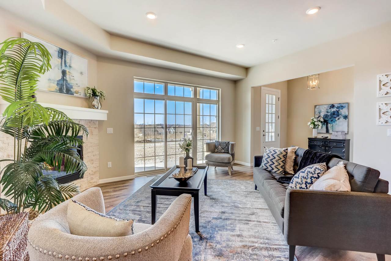 2836 Fox Lake Cir - Photo 1