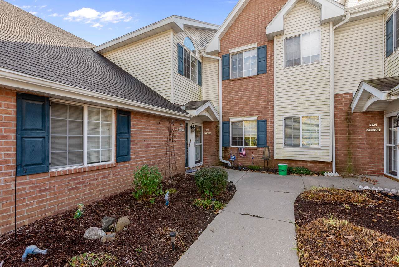 S77W19351 Lakewood Dr - Photo 1