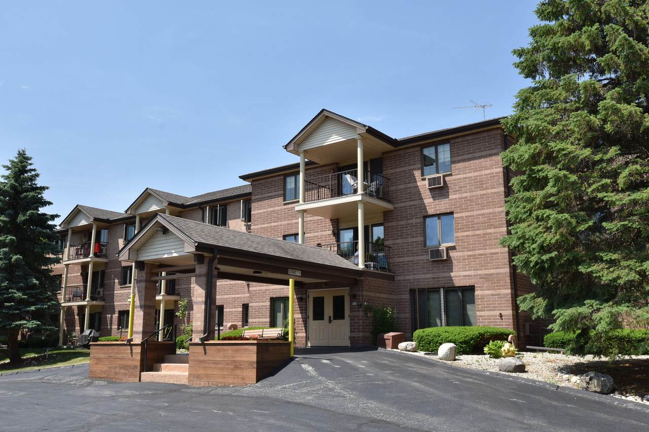 530 Silverbrook Dr - Photo 1