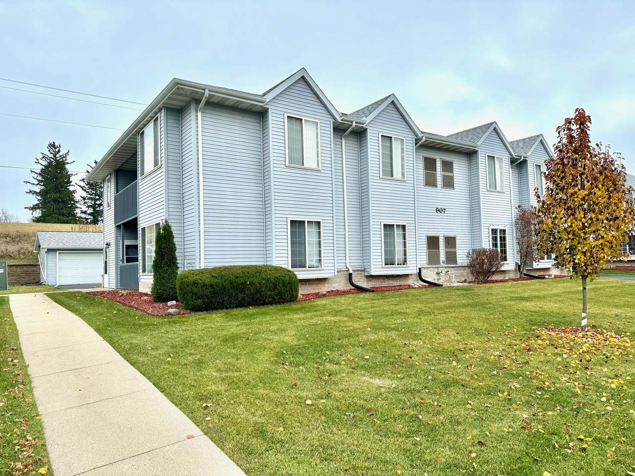 907 Fox Creek Dr - Photo 1
