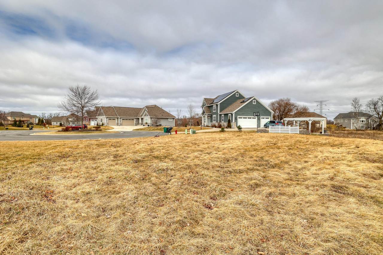 N57W19673 Holly Ct - Photo 1