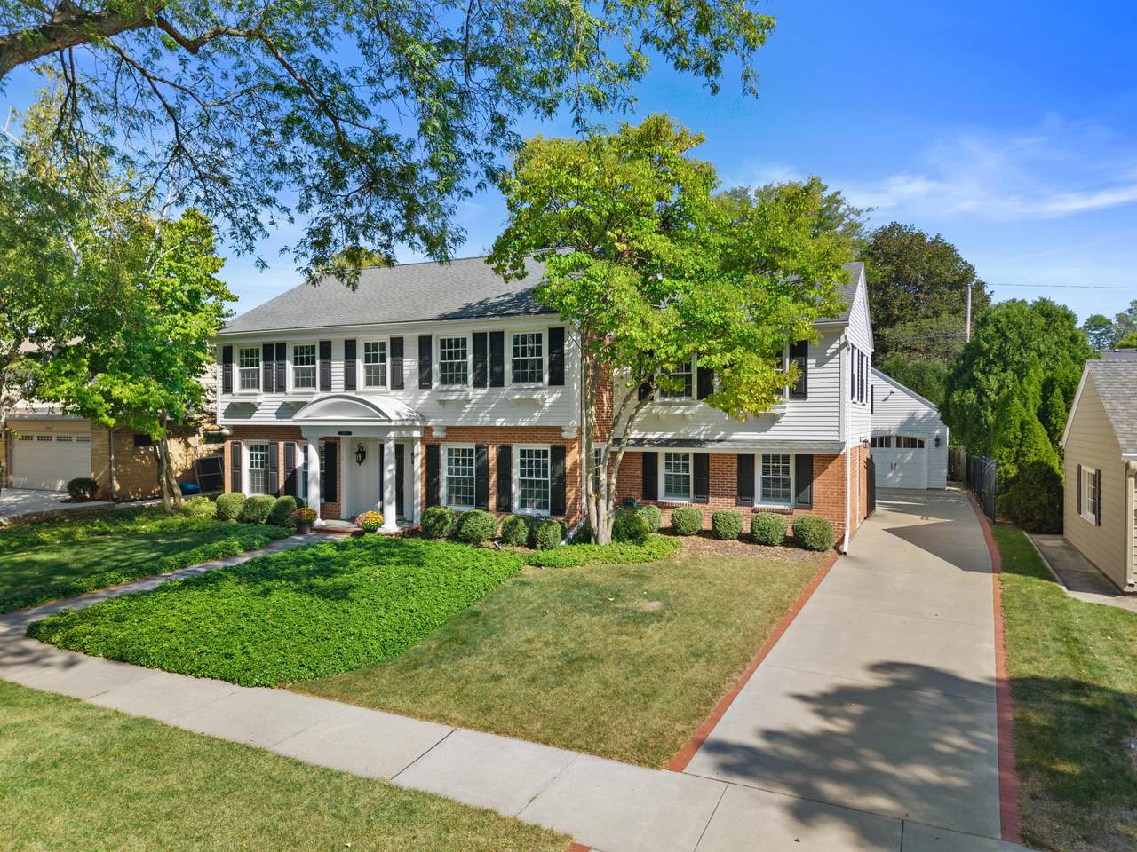 5050 Lake Dr - Photo 1