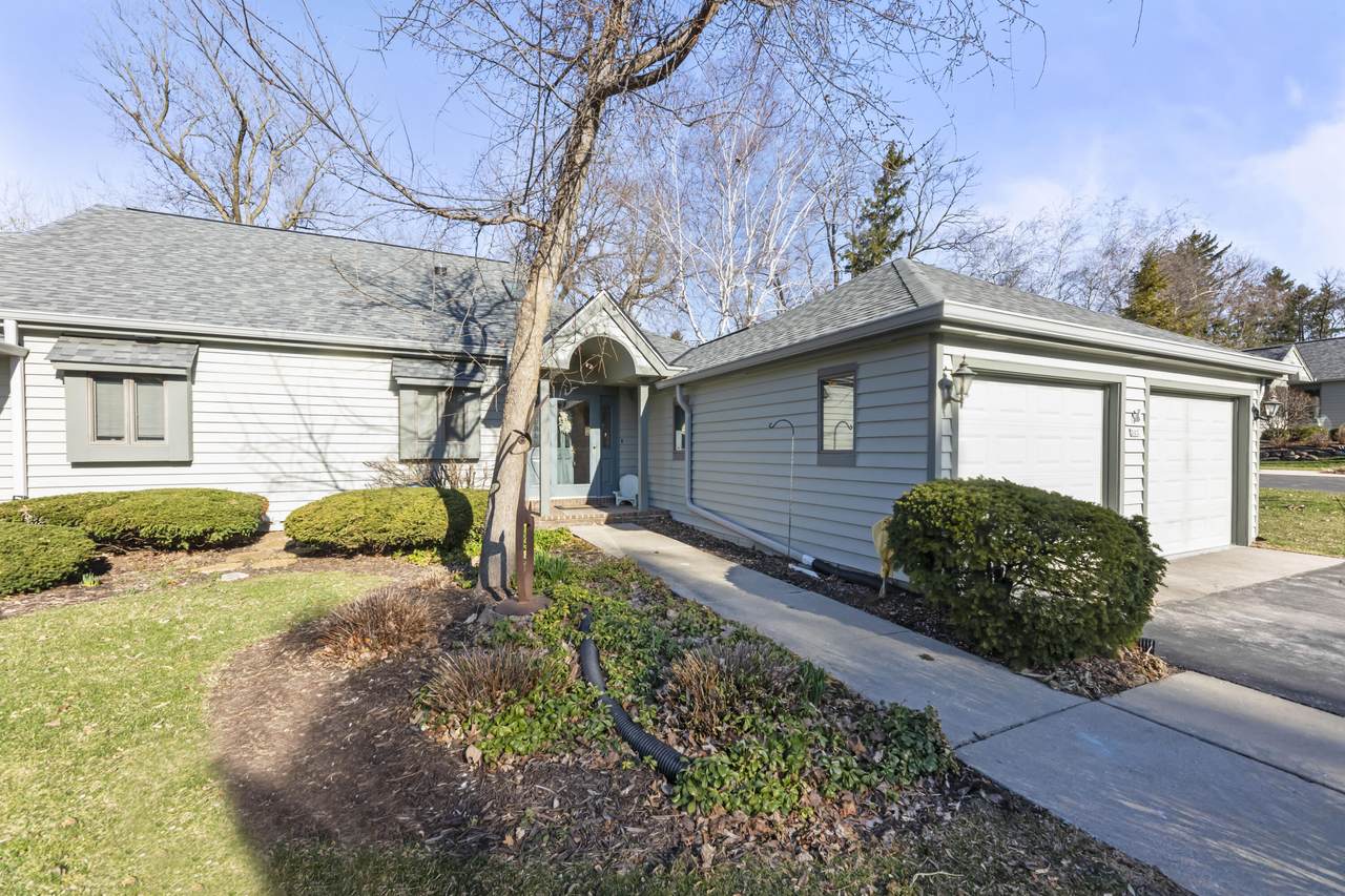 303 Pine Ter - Photo 1