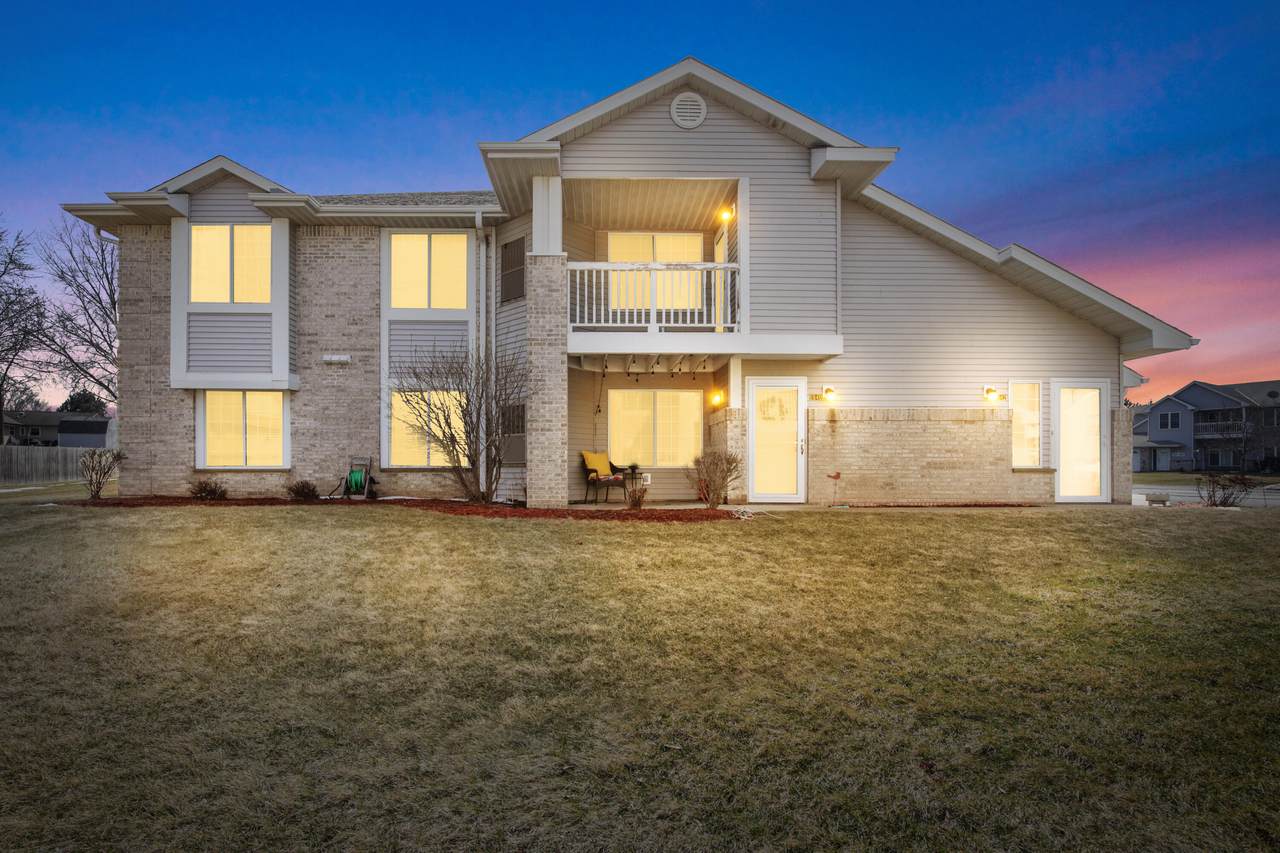 6940 Rolling Meadows Ct - Photo 1