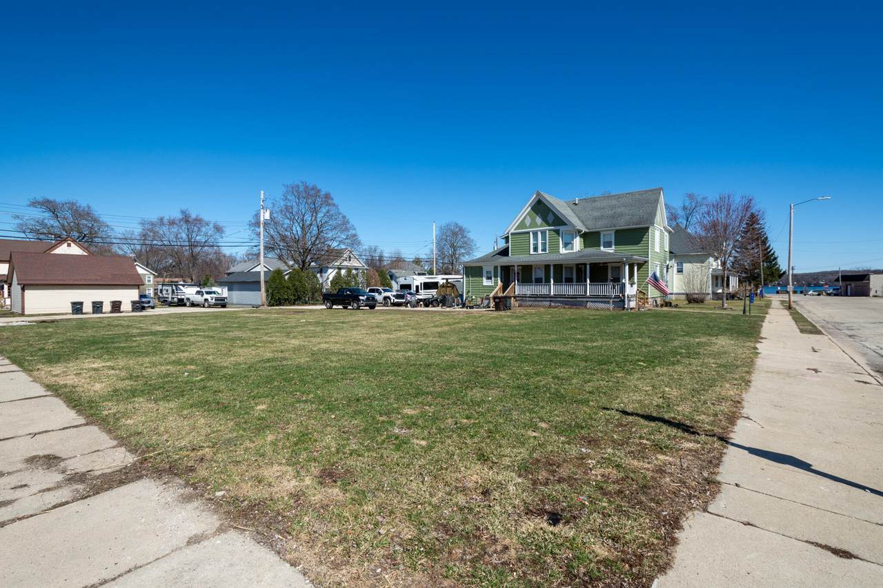 300 Lake St - Photo 1
