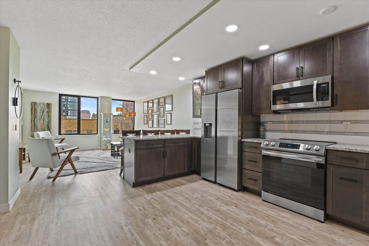 929 Astor St - Photo 1