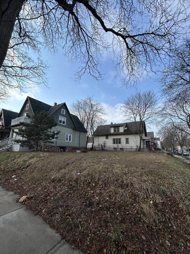 530 E Wright St - Photo 1