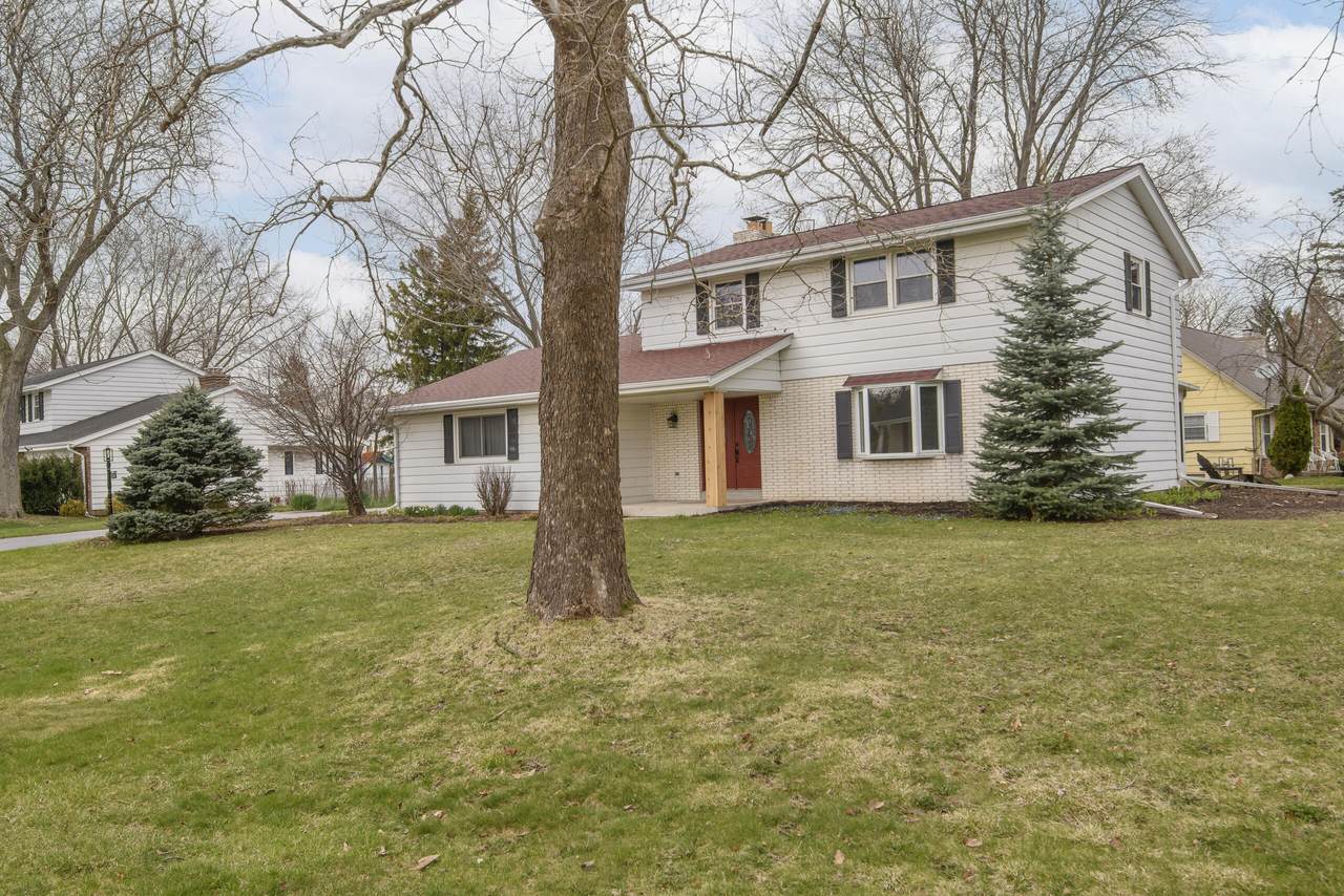 21300 Astolat Dr - Photo 1