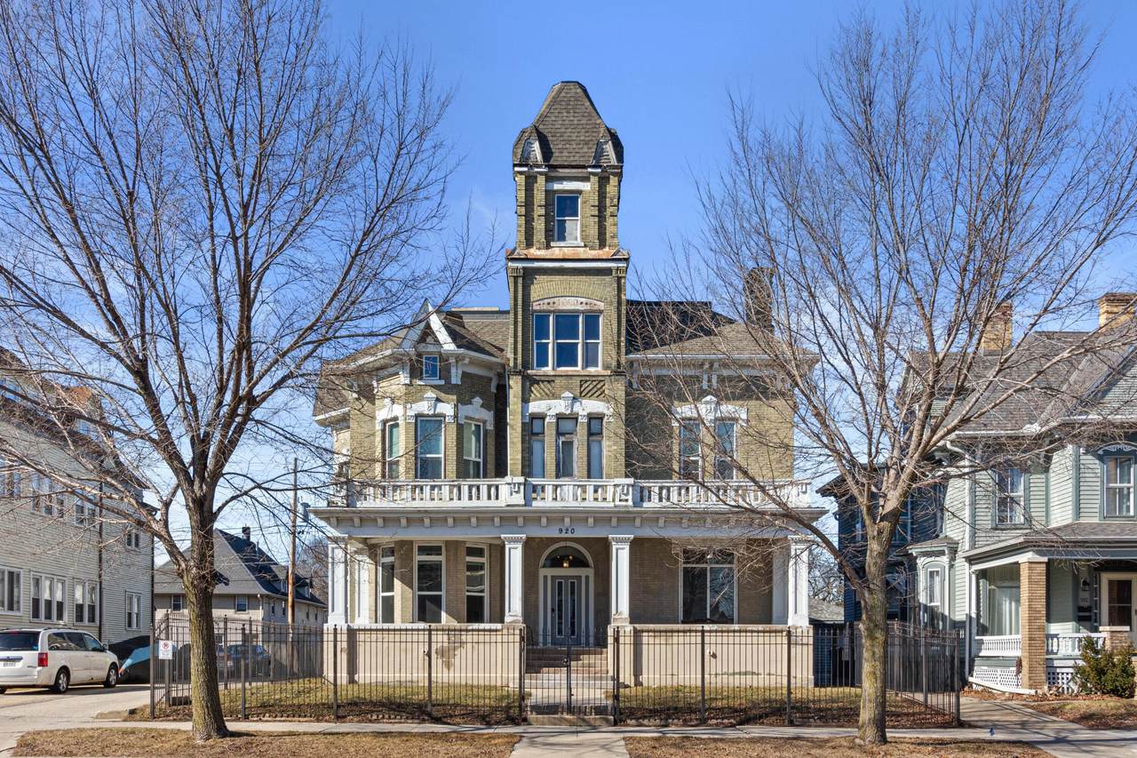 920 Main St - Photo 1