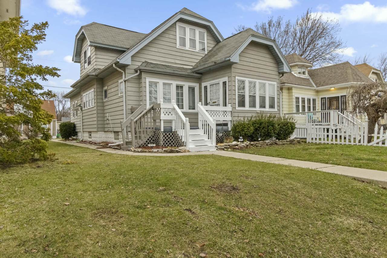 4607 42nd St - Photo 1