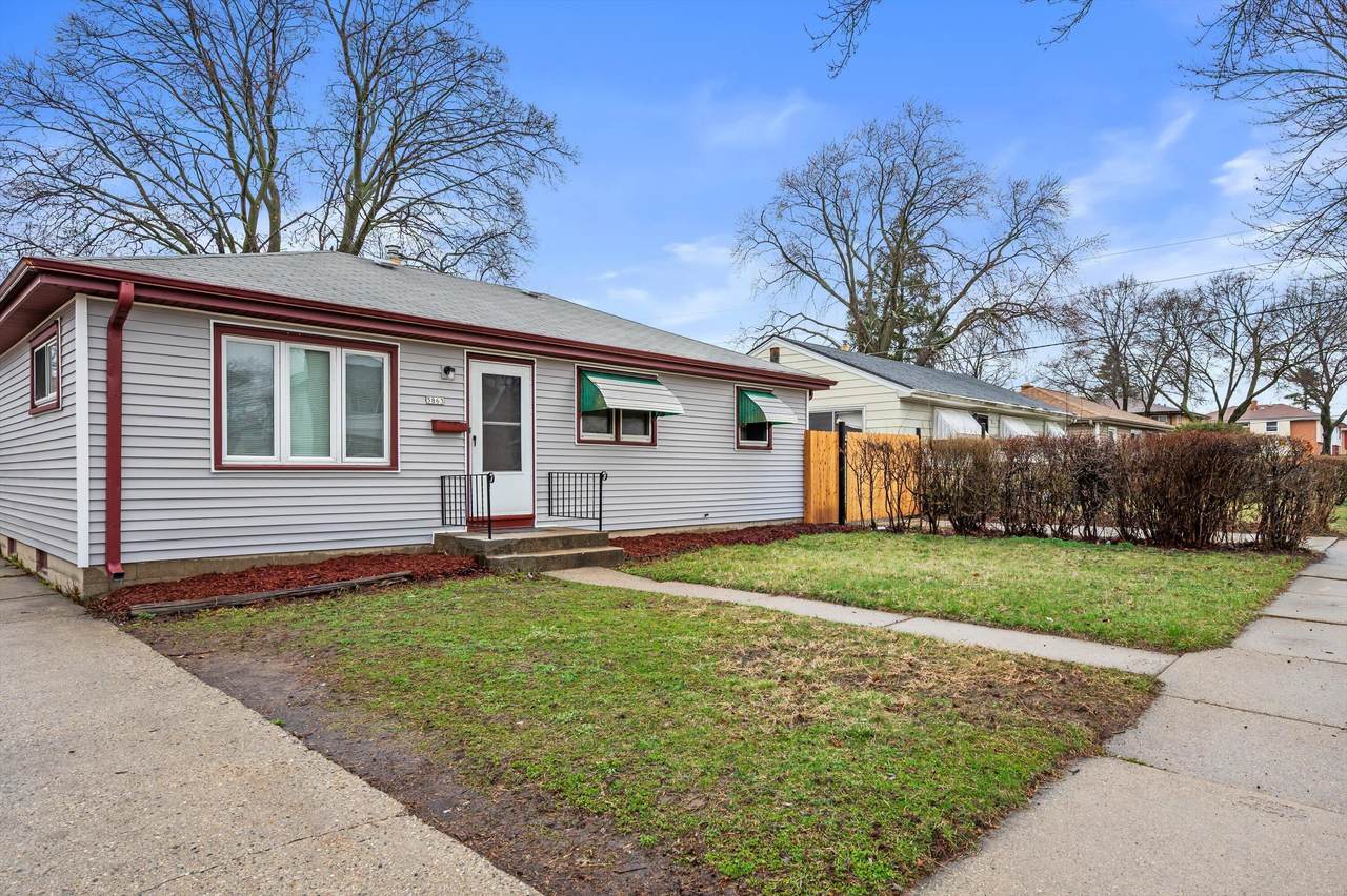5863 62nd St - Photo 1