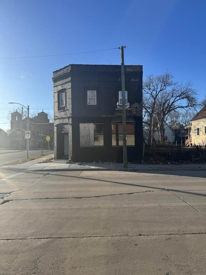 2501 35th St - Photo 1