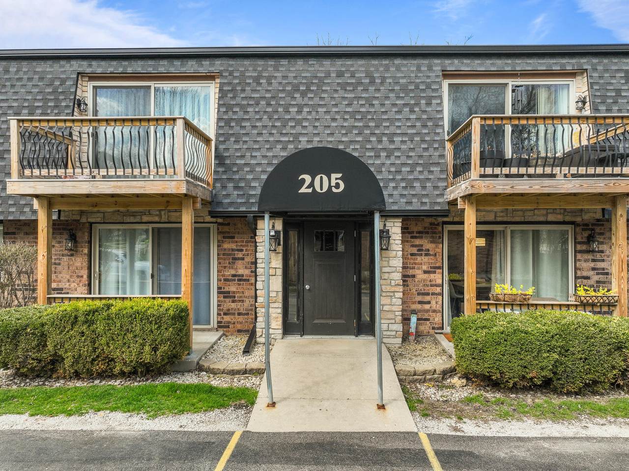 205 Williams St - Photo 1