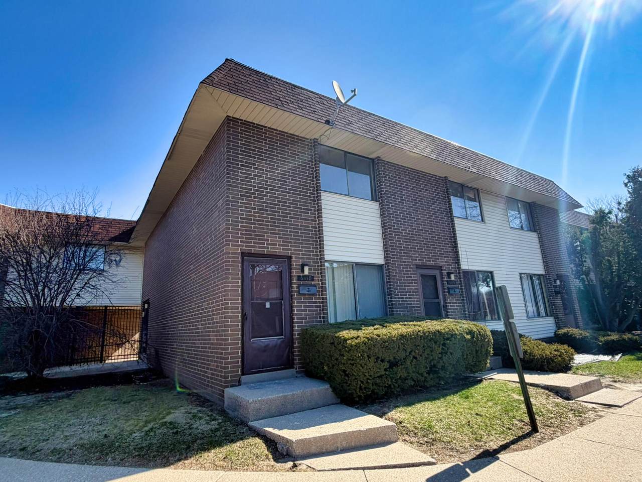 6118 Port Ave - Photo 1