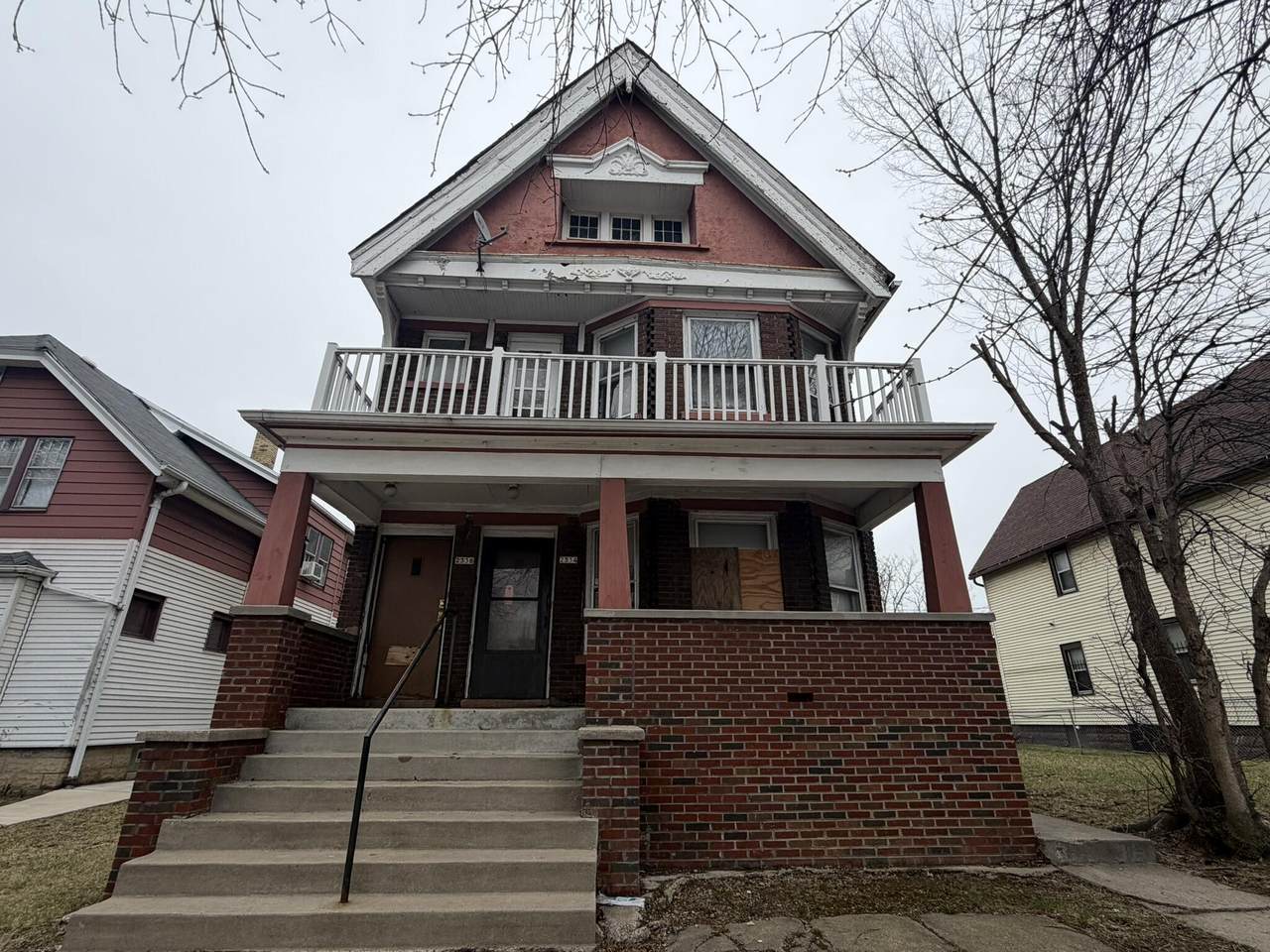 2334 9th St - Photo 1