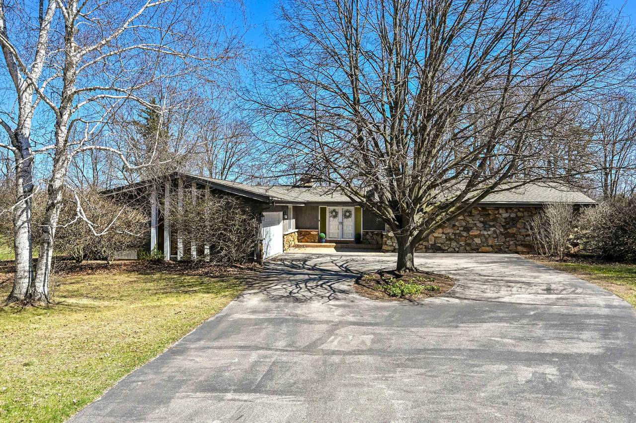 2138 Edgewood Dr - Photo 1