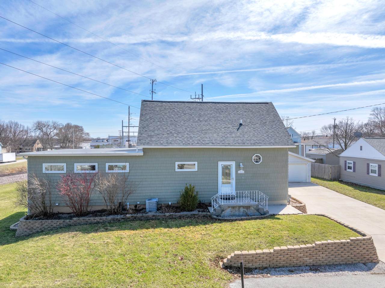 1913 Elm Ave - Photo 1