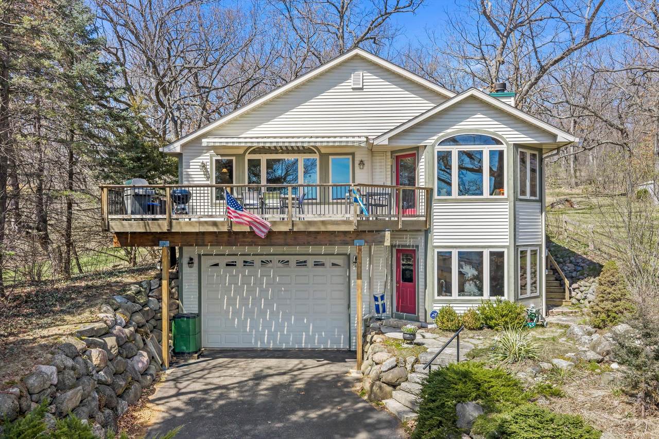 W303N2665 Maple Ave - Photo 1