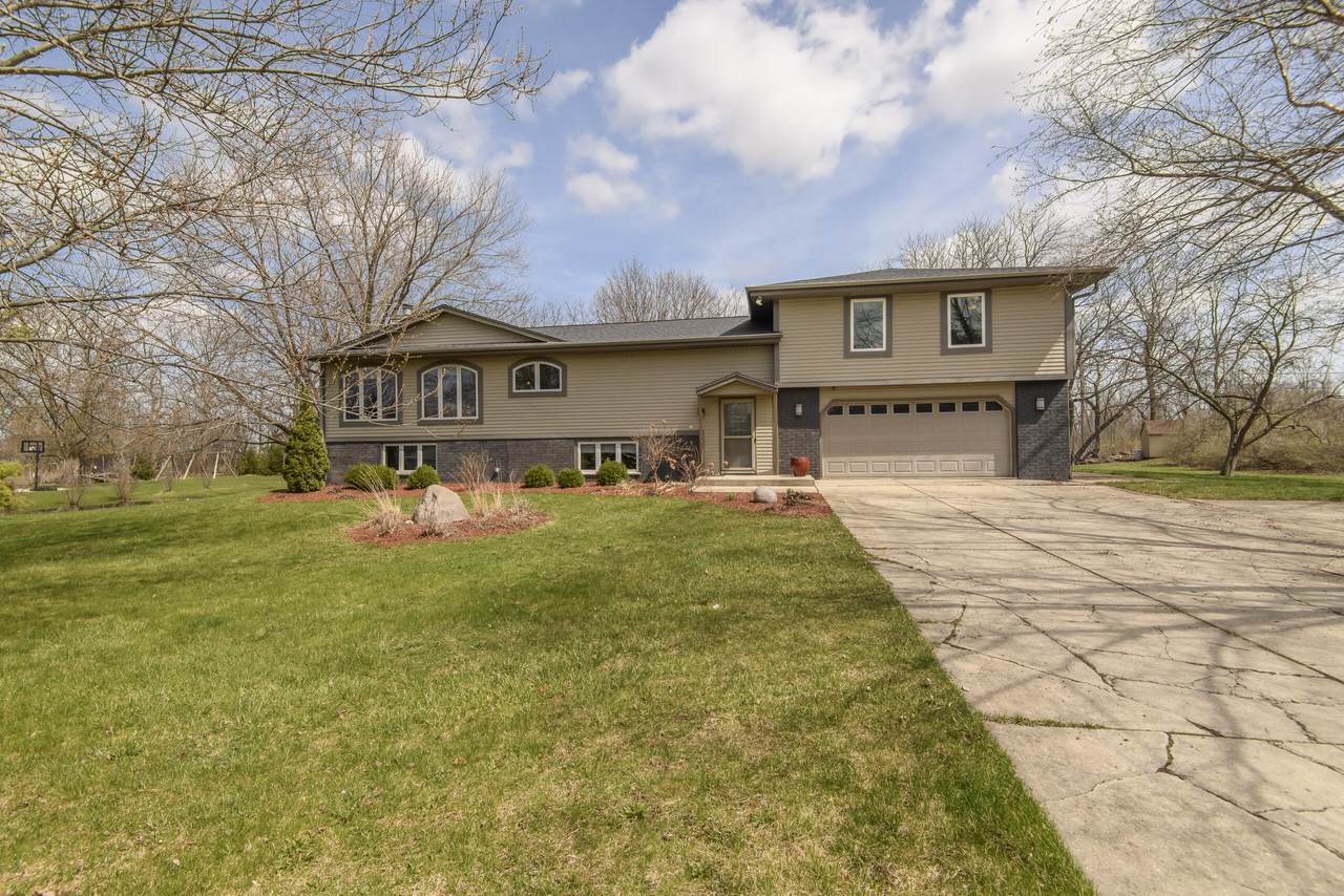 W217N9748 White Horse Dr - Photo 1