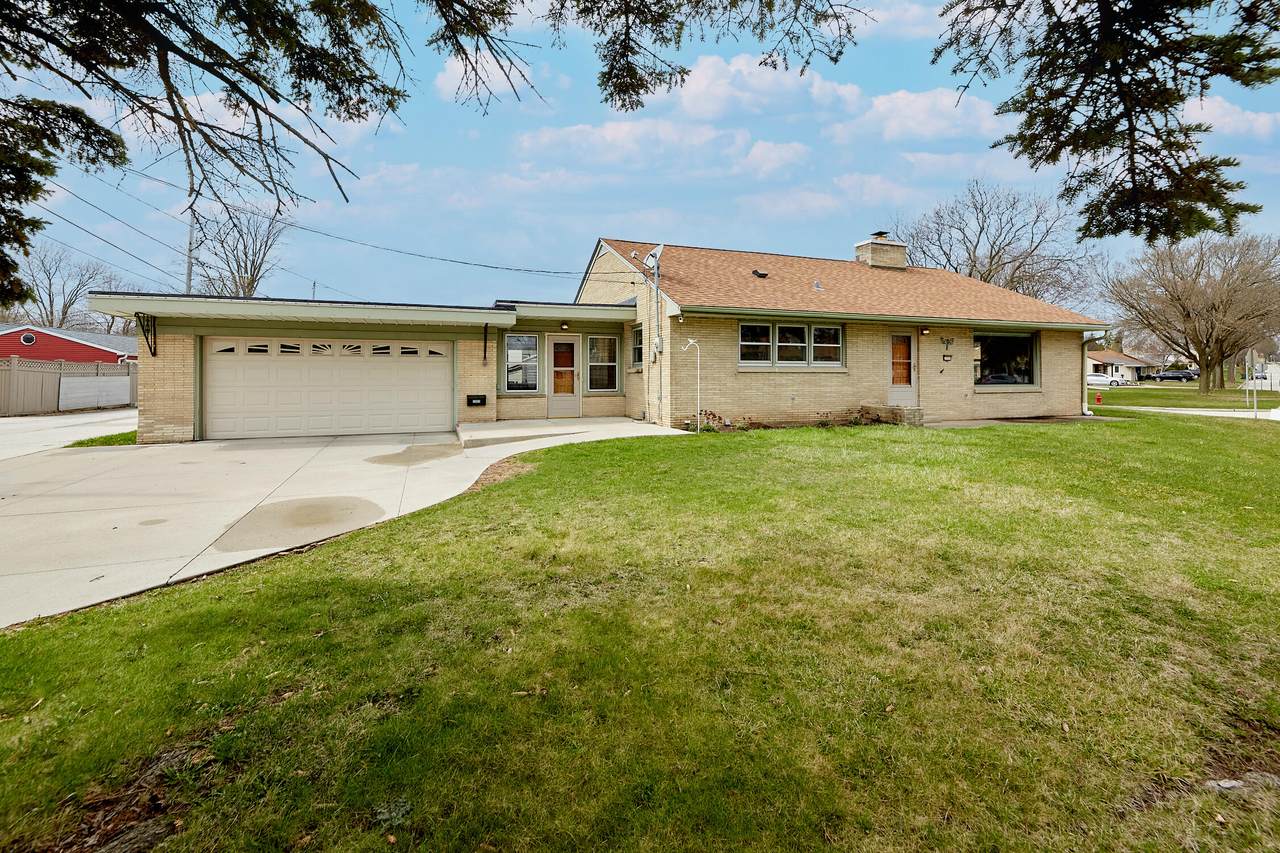 2909 76th St - Photo 1