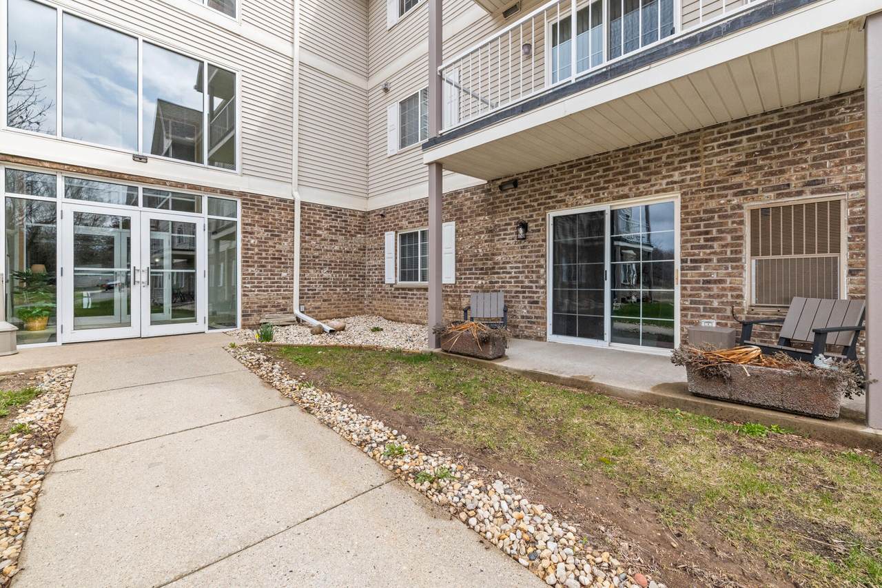 140 W Commerce Blvd - Photo 1