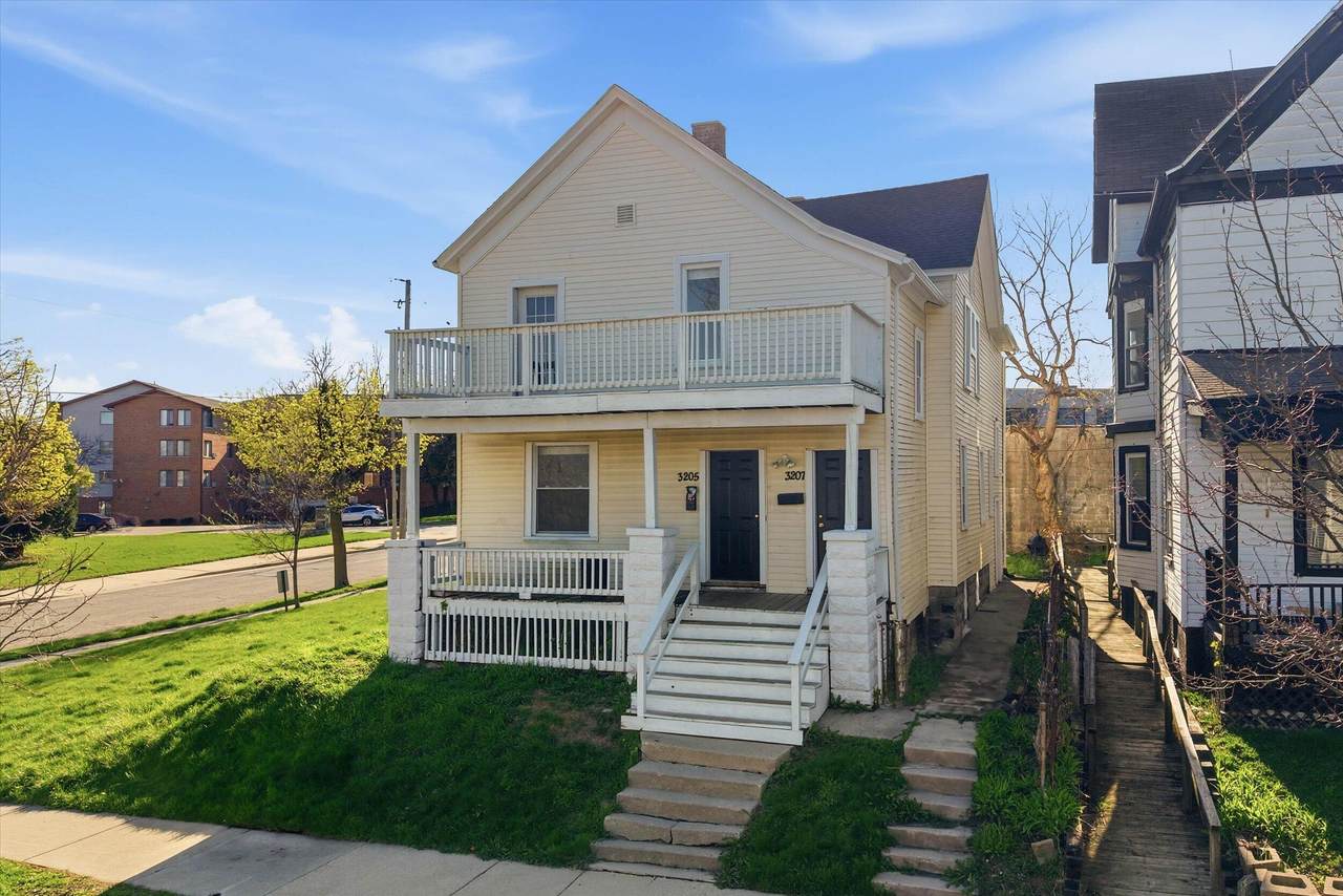3205 3rd St - Photo 1