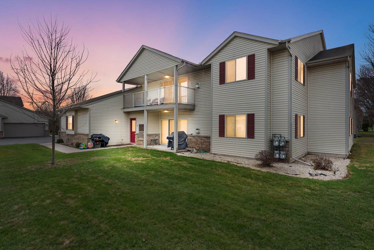 936 Roseland Dr - Photo 1