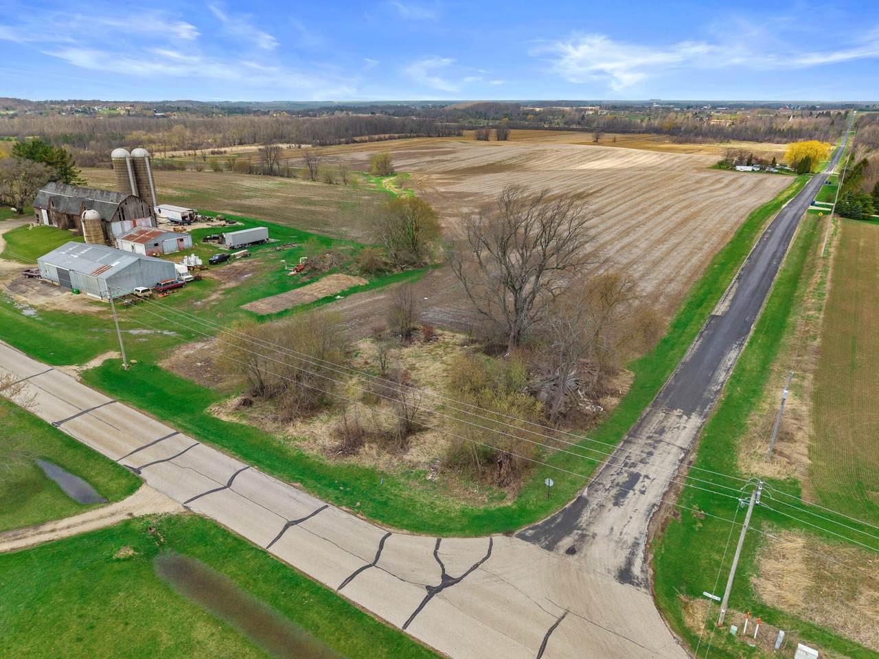 W5038 Beaver Dam Rd - Photo 1
