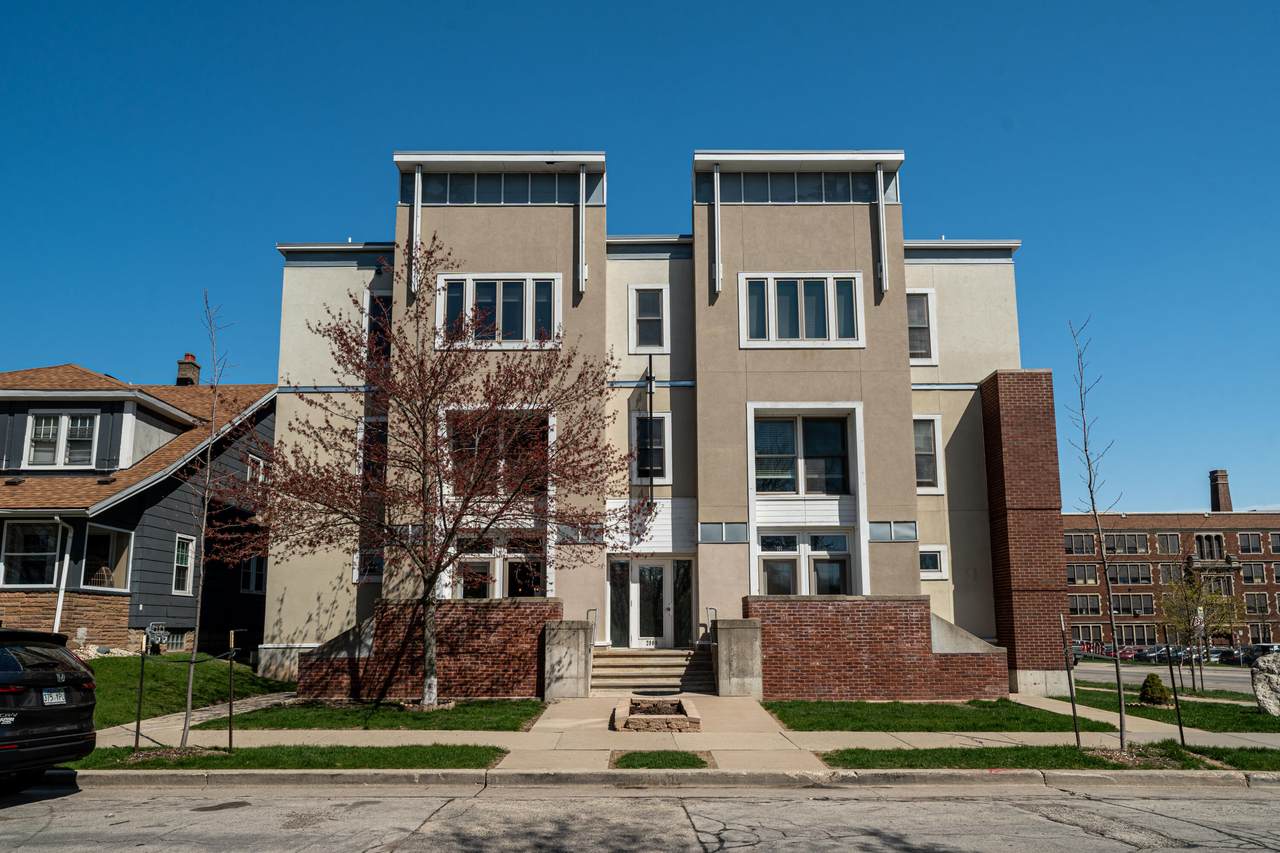 2904 Cambridge Ave - Photo 1