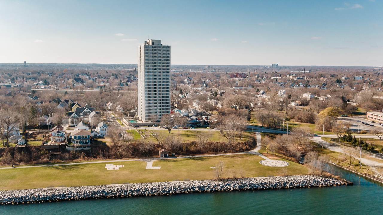 2525 Shore Dr - Photo 1