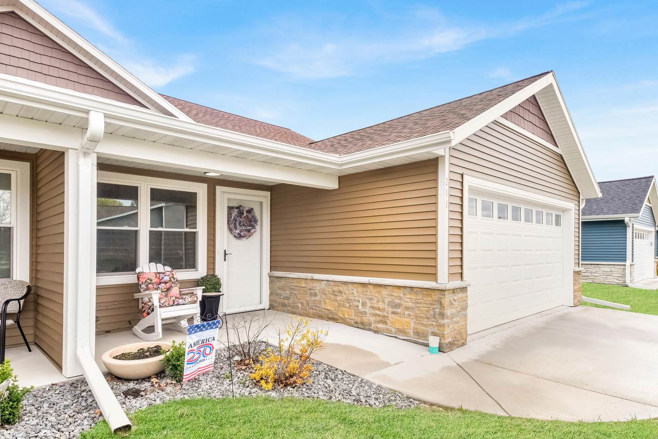 211 Edenview Ln - Photo 1