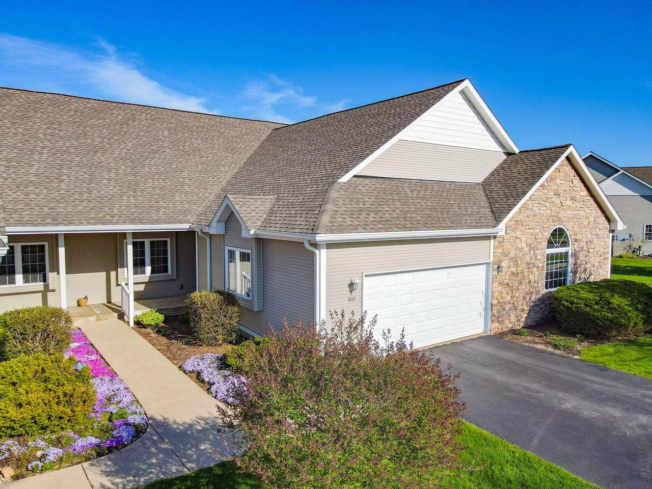 660 Waters Edge Dr - Photo 1