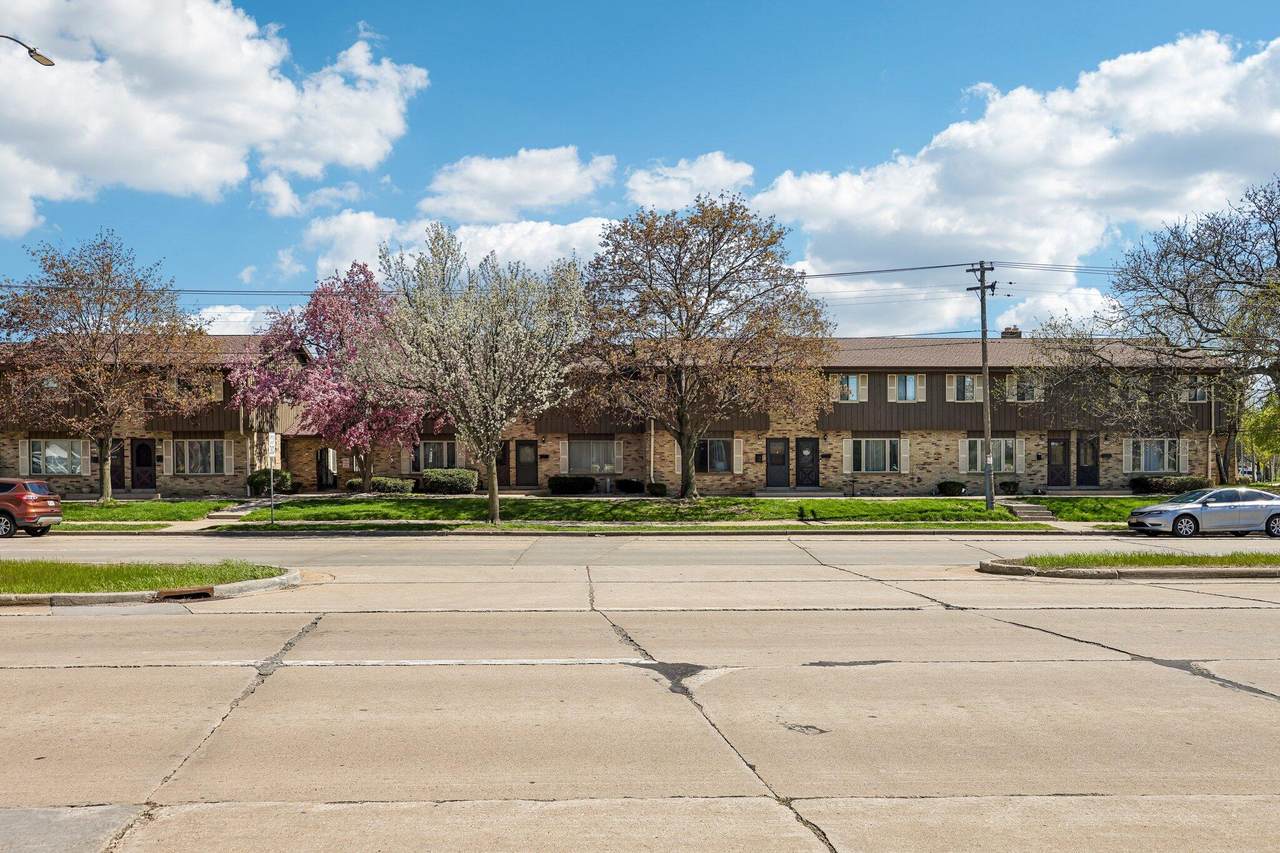 9907 Beloit Rd - Photo 1