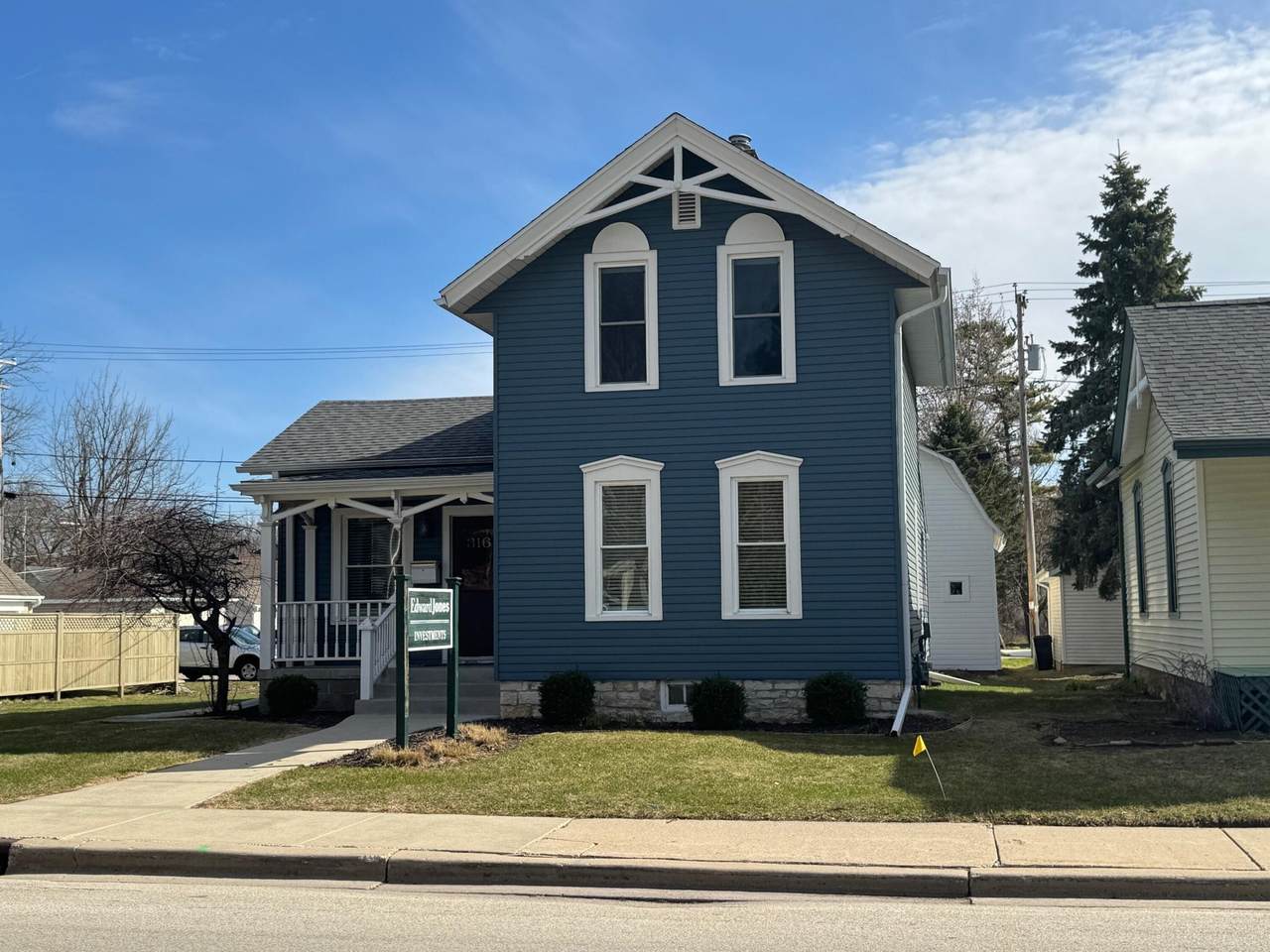 316 Oakton Ave - Photo 1