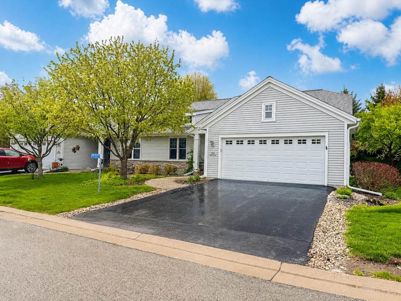 N52W35297 Lighthouse Ln - Photo 1