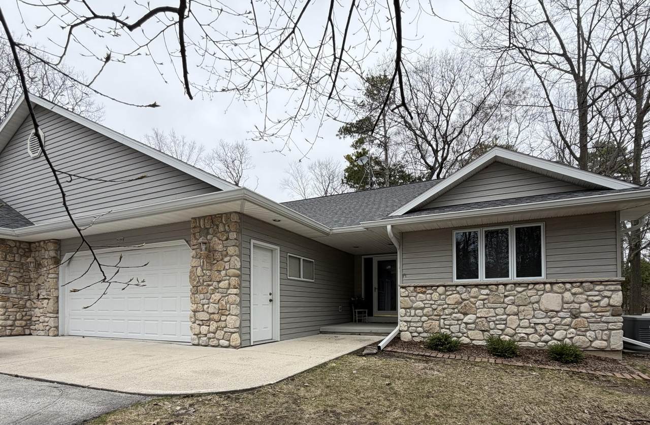 8086 Oaks Dr - Photo 1