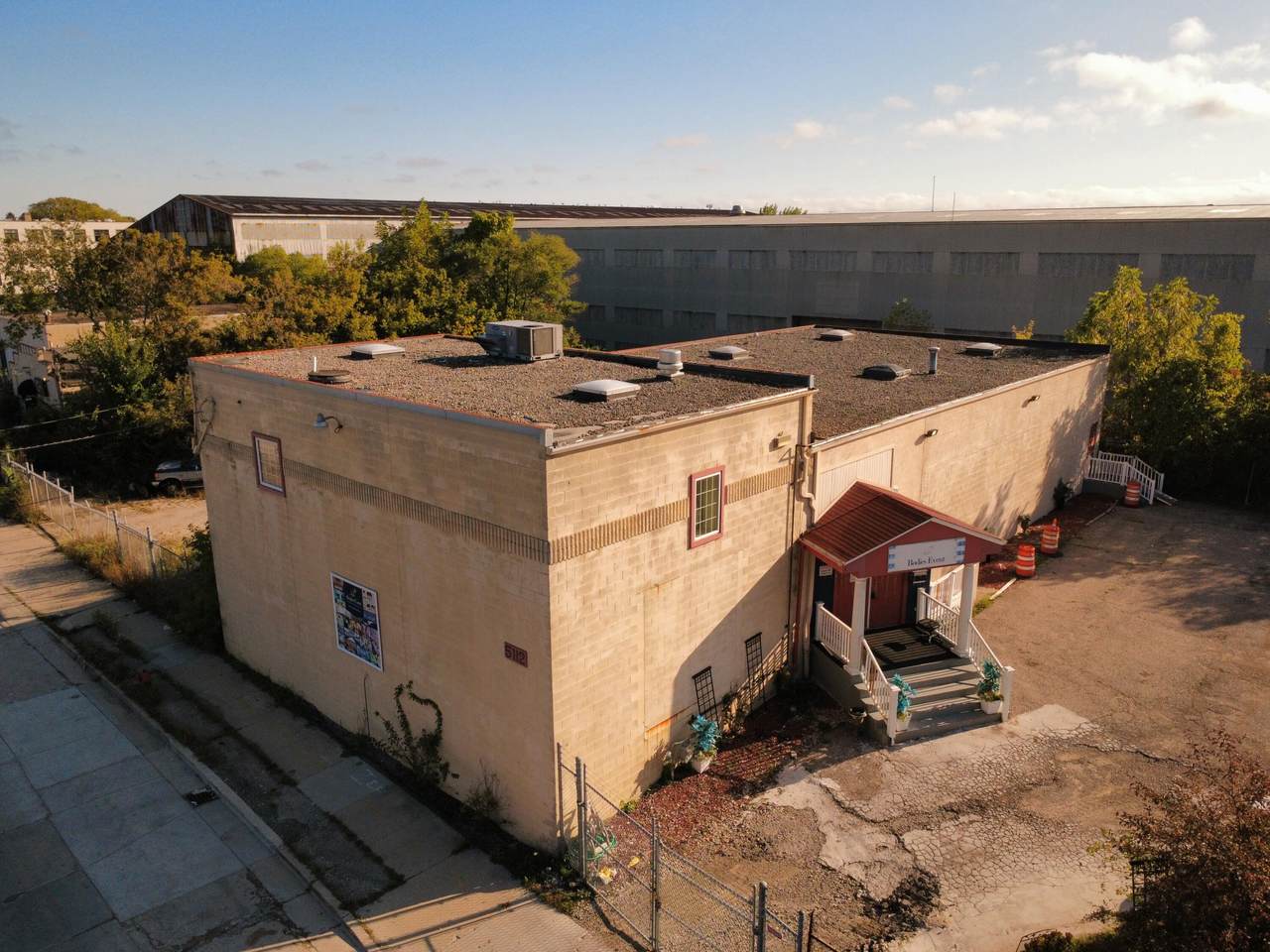 5112 37th St - Photo 1