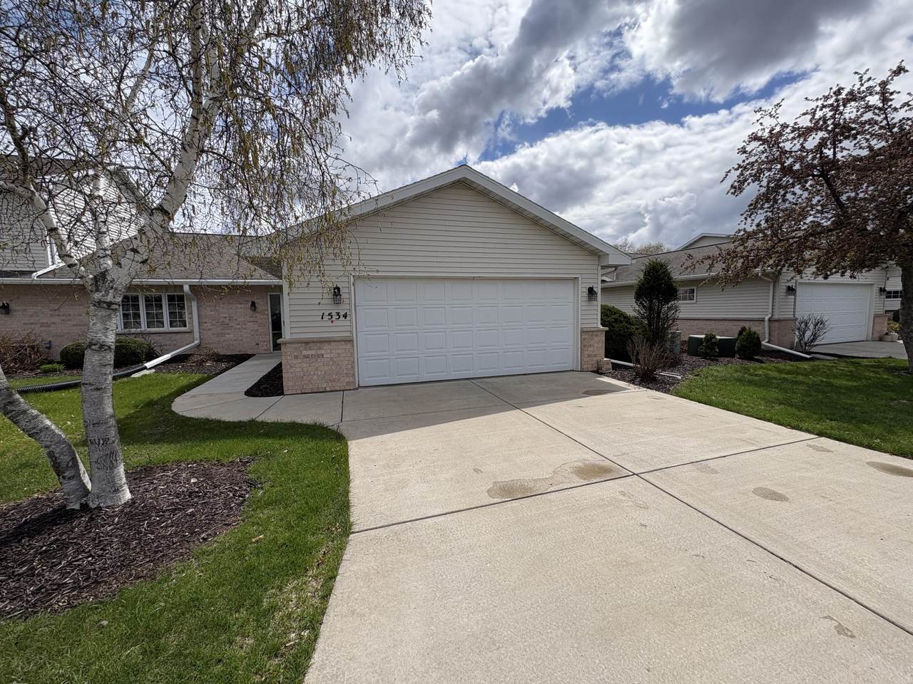 1534 River Pines Dr - Photo 1