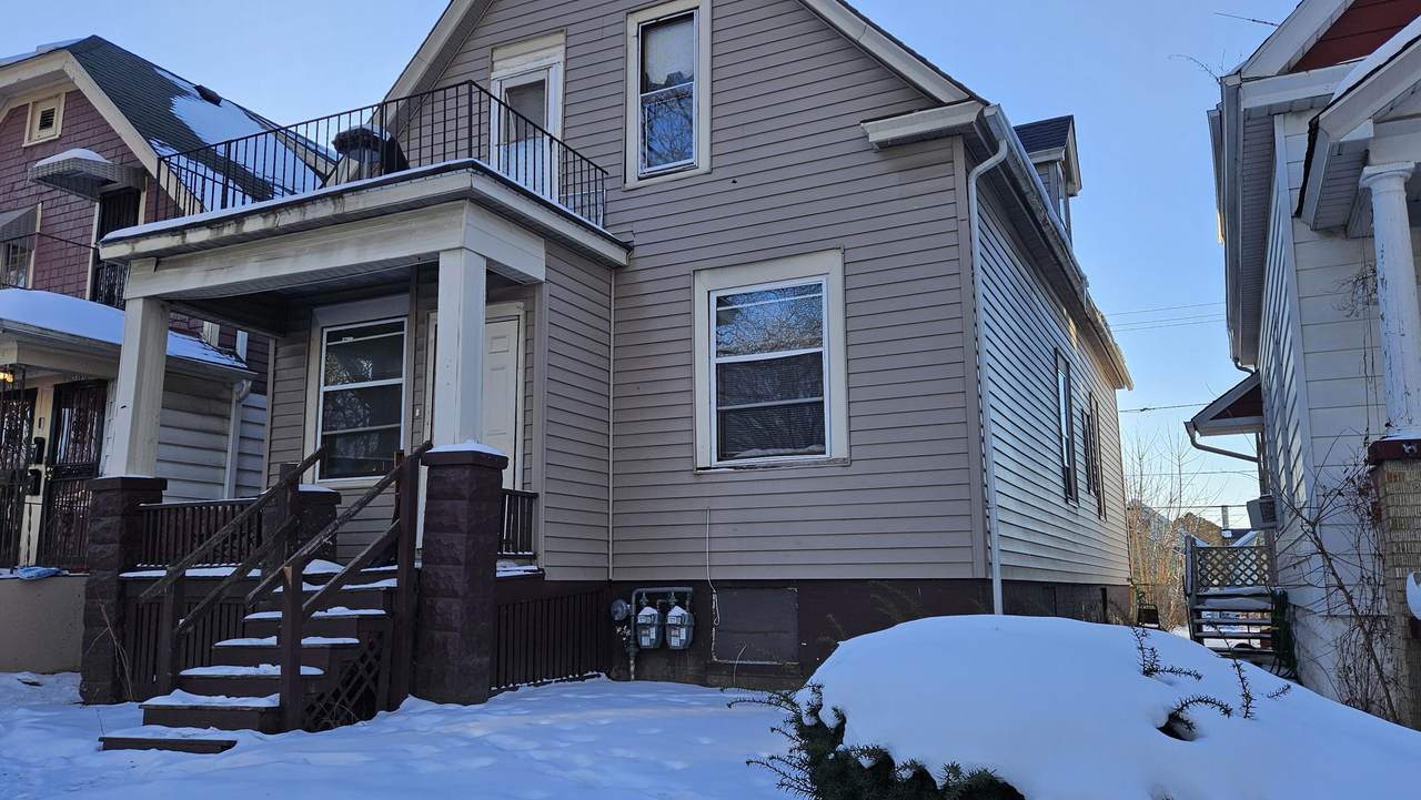 3363 26th St - Photo 1