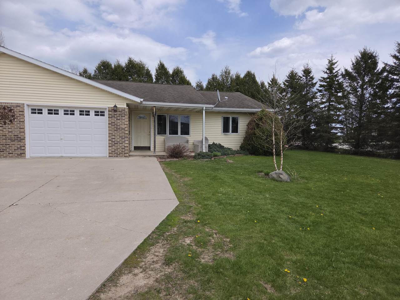 1004 Chrysler Dr - Photo 1