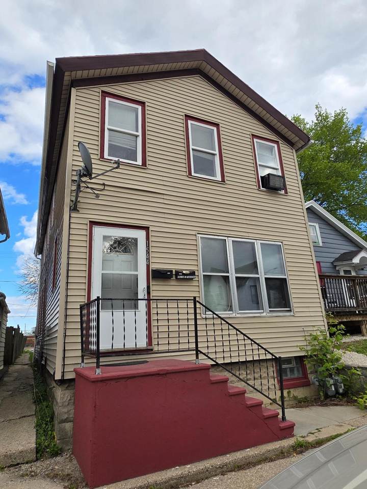 1544 2nd St - Photo 1