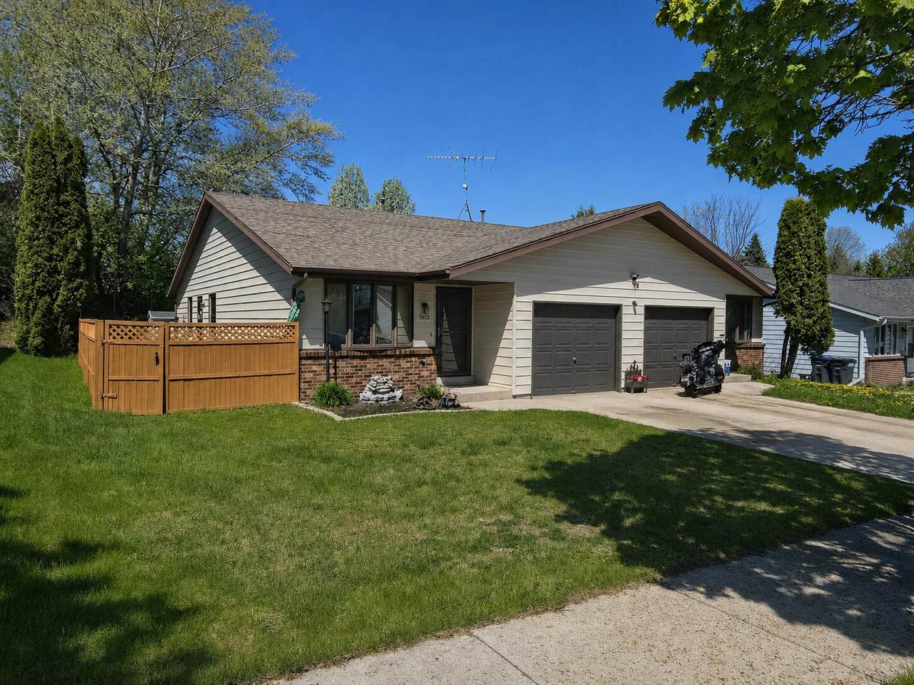 1612 35th St - Photo 1