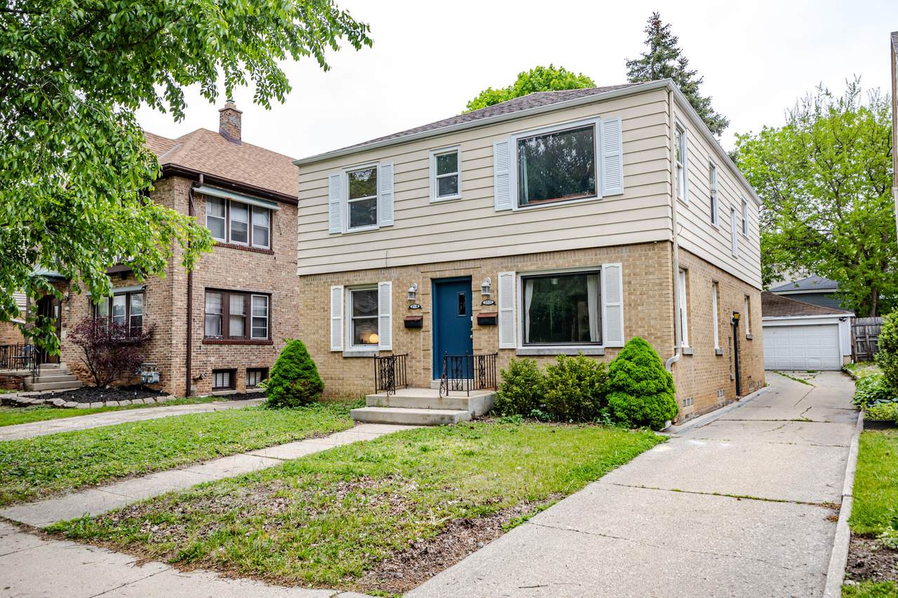 2528 60th St - Photo 1