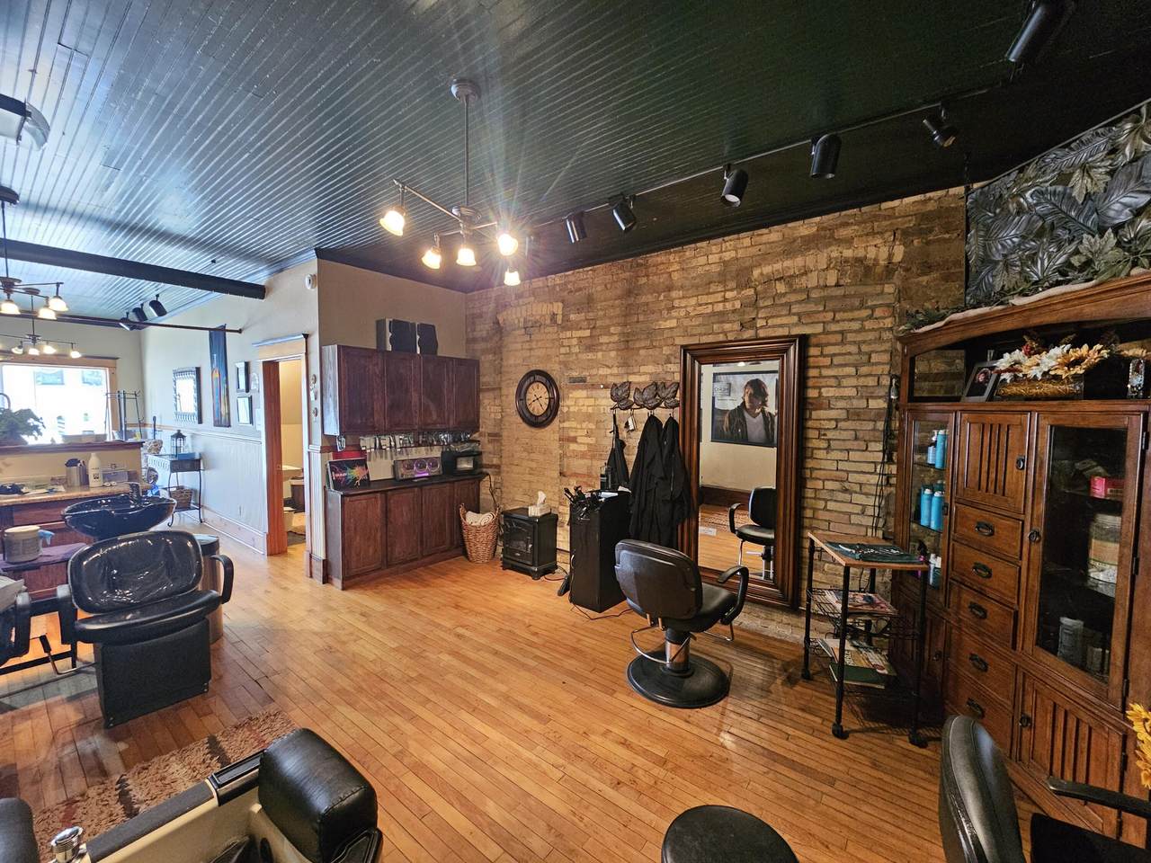 8 Water St - Photo 1