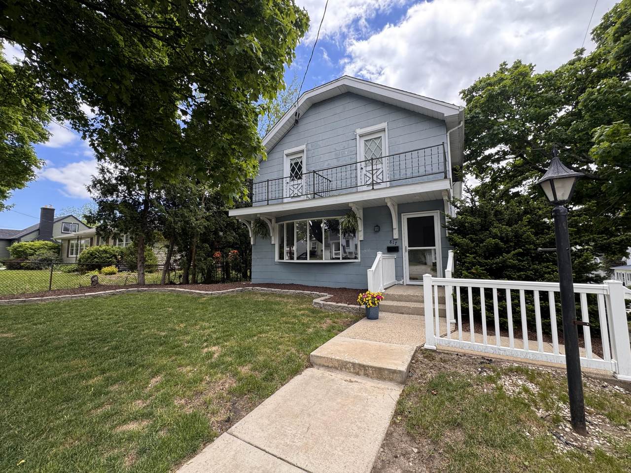 817 Chicago Ave - Photo 1